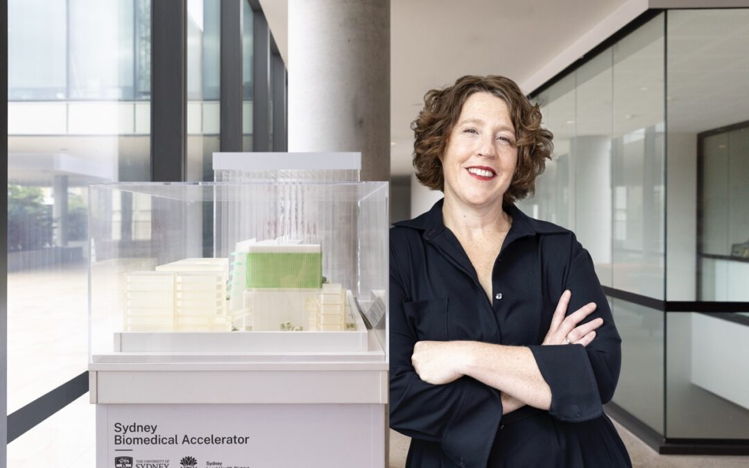 Professor Victoria Cogger with the SBA model | Photo: Stefanie Zingsheim